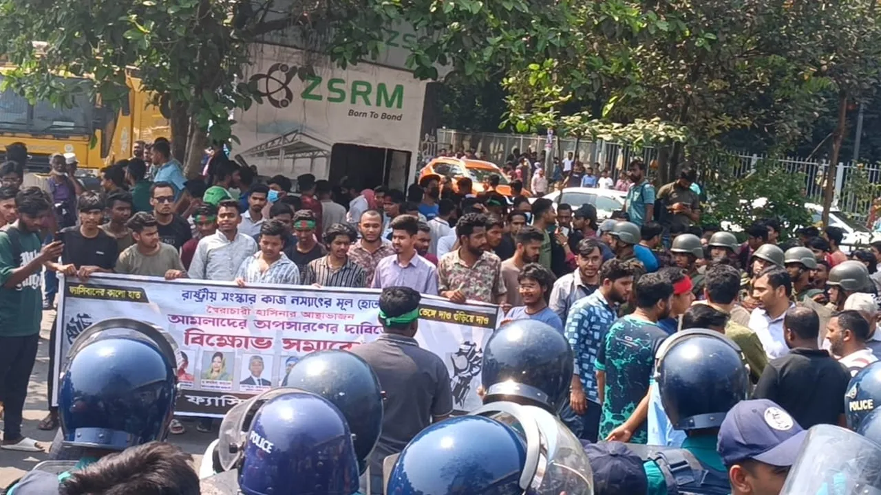 খামারবাড়িতে অবস্থান কর্মসূচি ঘিরে উত্তেজনা