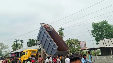 দেবীগঞ্জে ট্রাক মেরামতের সময় বিদ্যুৎস্পৃষ্টে যুবকের মৃত্যু