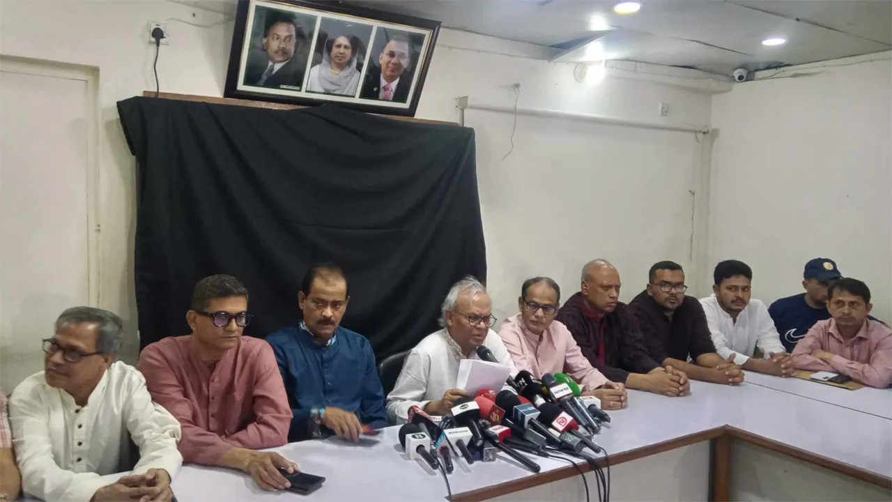 শেখ হাসিনা রাইফেল দিয়ে ইতিহাস পরিবর্তন করতে চেয়েছিল : রিজভী