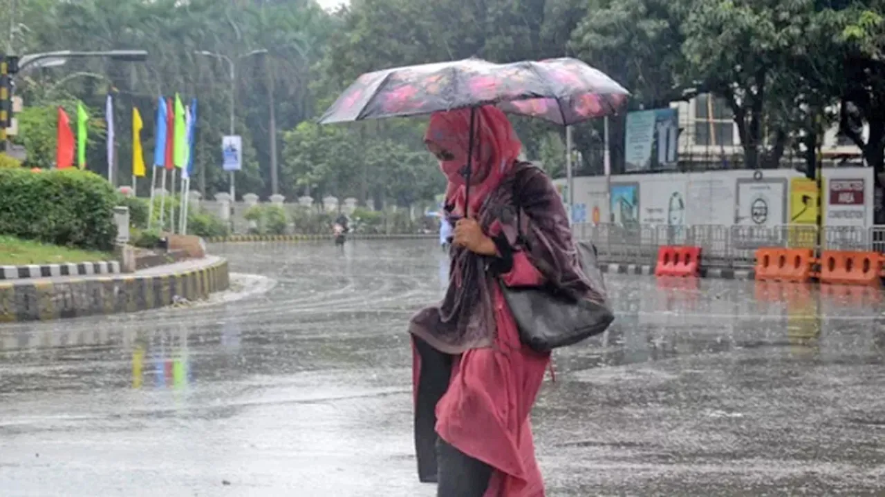 ঢাকায় ৩২ মিলিমিটার বৃষ্টি রেকর্ড, আজও বজ্রবৃষ্টির সম্ভাবনা