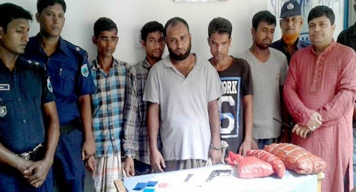 সিরাজগঞ্জে বিদেশী পিস্তল, গুলি ও মাদকসহ ৫ জন আটক