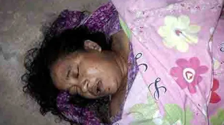 তারাবীহ নামাজ শেষে ফিরে আজিজ পেলেন স্ত্রীর লাশ