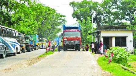 গোয়ালন্দে ট্রাক ওয়েট স্কেল ঢাকা-খুলনা মহাসড়কে ঘণ্টায় ঘণ্টায় যানজট