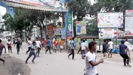 পাকুন্দিয়ায় যুবলীগ-ছাত্রলীগের সংঘর্ষে পুলিশসহ আহত ২০