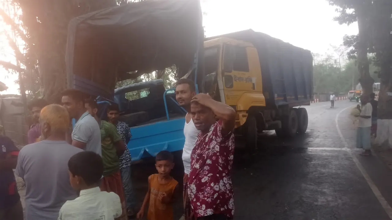 লালমনিরহাটে পুলিশের গাড়িতে ডাম্পট্রাকের ধাক্কা, আহত ১৫