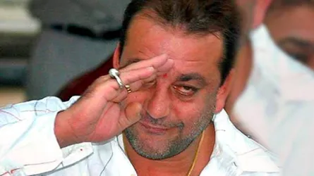 এই নায়কের তিন শতাধিক বান্ধবী!