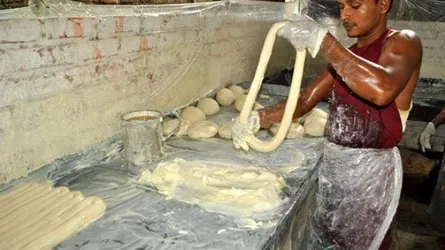 সৈয়দপুরে ঘাম আর পামওয়েলে তৈরি হচ্ছে লাচ্ছা সেমাই