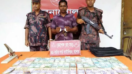 বেনাপোলে ৩৬ লাখ ৮০ হাজার হুন্ডির টাকাসহ আটক ১