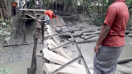 ইন্দুরকানীতে সেতু ভেঙ্গে ৫ গ্রামবাসীর দূর্ভোগ