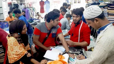নির্ঘুম রাত কাটছে পোষাক তৈরির কারিগরদের