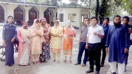 প্রাথমিক শিক্ষক নিয়োগ পরীক্ষায় ইলেক্ট্রনিক্স ডিভাইসসহ ৮ পরীক্ষার্থী আটক