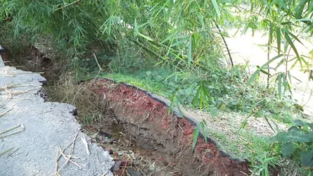 মৌলভীবাজার সম্পদ খালী নদীর তীরে রাস্তায় ফাটল