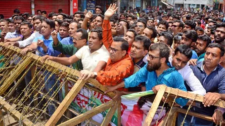 বগুড়ায় ছাত্রদলের বিক্ষোভে পুলিশের বাধা