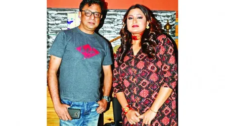 দুই বাংলার শ্রোতাদের জন্য গাইলেন রূপঙ্কর ও সুমনা