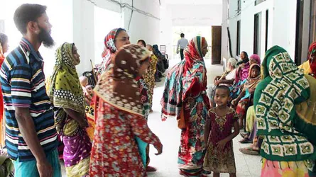 পুনর্বাসিত ভিক্ষুকেরা পেলেন ঈদ উপহার