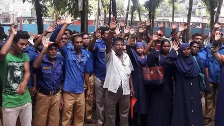 চৌগাছায় বকেয়া বেতন-ভাতার দাবীতে গ্রাম পুলিশদের বিক্ষোভ