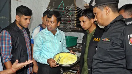 রাজধানীতে কী খাচ্ছি আমরা?