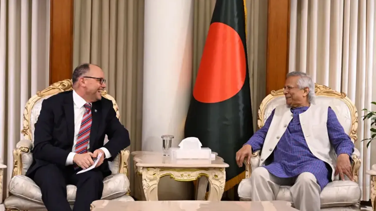 ড. ইউনূসের সাথে পিটার হাসের সাক্ষাৎ