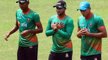 খেলোয়াড়দের সাপোর্ট করেন, গালি দিয়েন না...