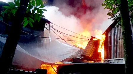 ময়মনসিংহের হকার্স মার্কেটে ভয়াবহ অগ্নিকাণ্ড