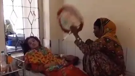 ৪ দিন ধরে বিদ্যুৎ নেই দৌলতপুর হাসপাতালে, রোগীদের দুর্ভোগ