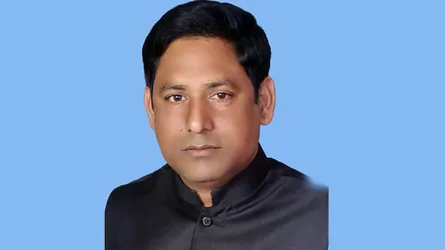 থানার ভেতরেই পুলিশ কর্মকর্তাকে মারধোর আ’লীগ নেতার