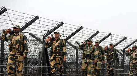 বাংলাদেশীকে ধরে নিয়ে গেছে বিএসএফ