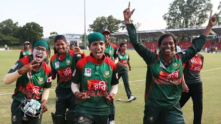 টস জিতেছে বাংলাদেশ