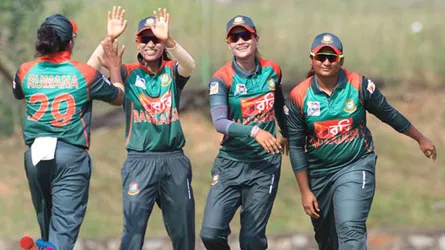ভারতীয় শিবিরে বাঘিনীদের তাণ্ডব চলছে