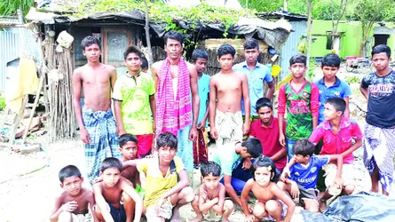 এনায়েতপুরে নদীভাঙনে ২০০ পরিবার নিঃস্ব