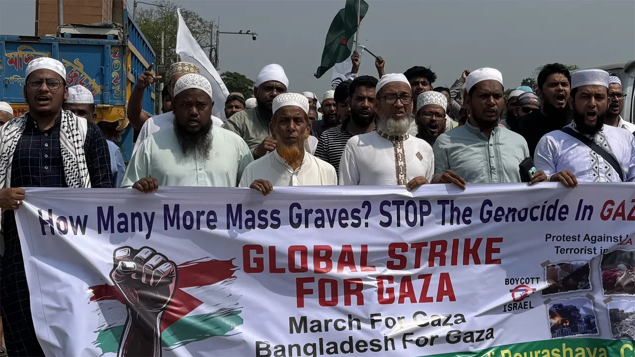দাউদকান্দিতে গাজায় হামলার প্রতিবাদে বিক্ষোভ