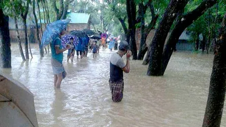 উজান থেকে আসা ঢলে পানিবন্দি ফেনীর মানুষ