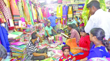 কুষ্টিয়ায় ঈদের বাজার জমজমাট