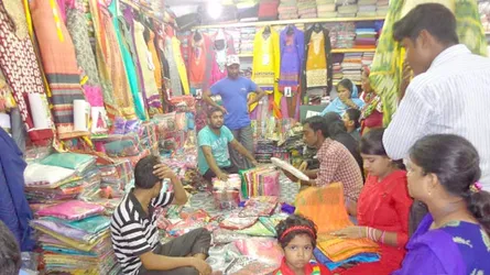 কুষ্টিয়ায় মার্কেট গুলোতে উপচে পড়া ভিড়