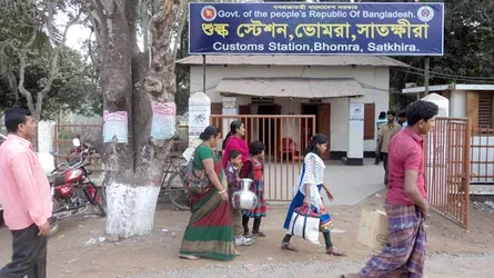 টানা ৫ দিন ভোমরা স্থল বন্দরের আমদানী-রপ্তানী কার্যক্রম বন্ধ