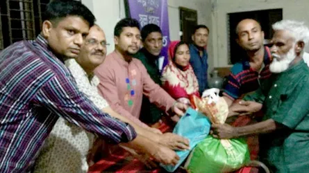 পটুয়াখীতে ক্ষতিগ্রস্থদের প্রশাসনের ত্রাণ ও ঈদসামগ্রী বিতরণ