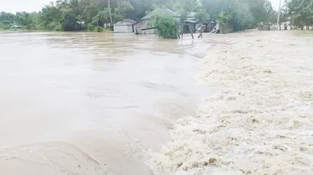 মনুর বাঁধে ভাঙ্গন : কুলাউড়ায় লক্ষাধিক মানুষ পানিবন্দি