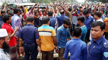 পুলিশের ধাওয়ায় পিকআপ চাপায় দুই নারীর মৃত্যু