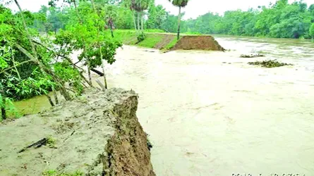 বাঁশখালীর ৪ গ্রাম লোনাপানিতে নিমজ্জিত পাহাড়ি ঢলে শঙ্খে তীব্র ভাঙন