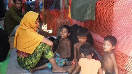 একটা নতুন জামার জন্য হাউমাউ কান্না সন্তানের, রোহিঙ্গা বাবা অসহায়