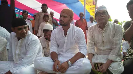 নড়াইলে ঈদের নামাজ আদায় মাশরাফির