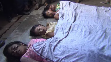 বিলে ঘুরতে গিয়ে নৌকাডুবি, ৪ শিশুর মৃত্যু