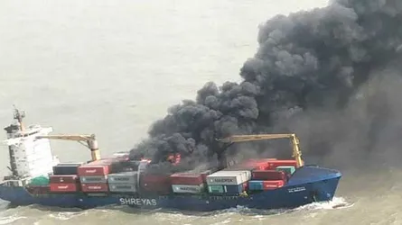 বাংলাদেশ উপকূলের কাছে জ্বলছে ভারতীয় জাহাজ