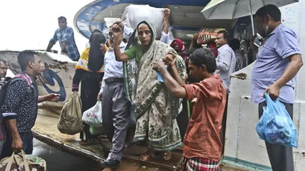 ঢাকায় নেমেই ভোগান্তি