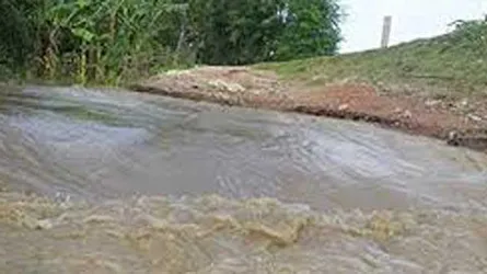 কুশিয়ারা ডাইক ভেঙ্গে শতাধিক গ্রাম প্লাবিত