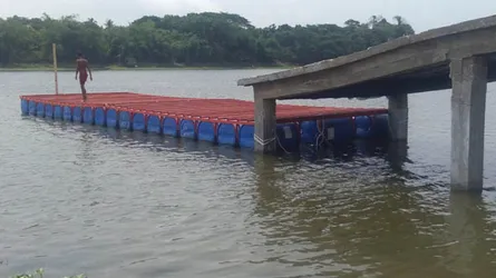 ঝাঁপা বাঁওড়ে নির্মিত হচ্ছে ভাসমান সেতু-২