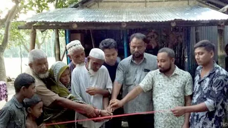 শিক্ষার্থীদের টাকায় তৈরি হলো আতর ব্যবসায়ীর দোকান