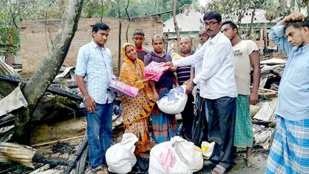 ফেনীতে অগ্নিকান্ডে সাতটি ঘর পুড়ে ছাই