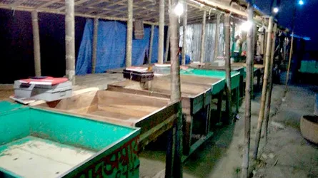 ইলিশ নেই তাই জমে না মাছের আড়ৎ