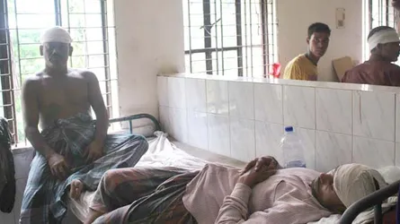 পাথরঘাটায় জমি নিয়ে বিরোধে প্রতিপক্ষের হামলায় আহত ১৮